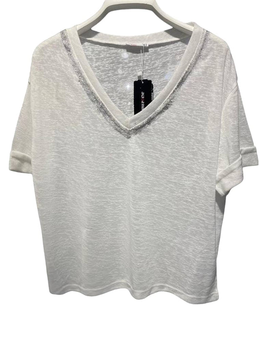 V-neck t-shirt